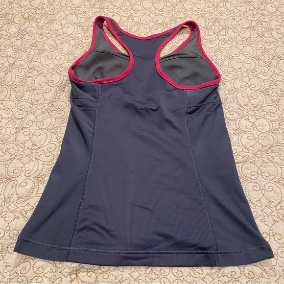 Nike Dri-Fit Women’s Workout Tank Top - Picture 7 of 9